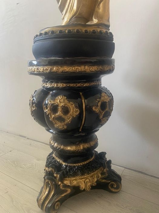 Статуя стауэтка девушка с кувшином