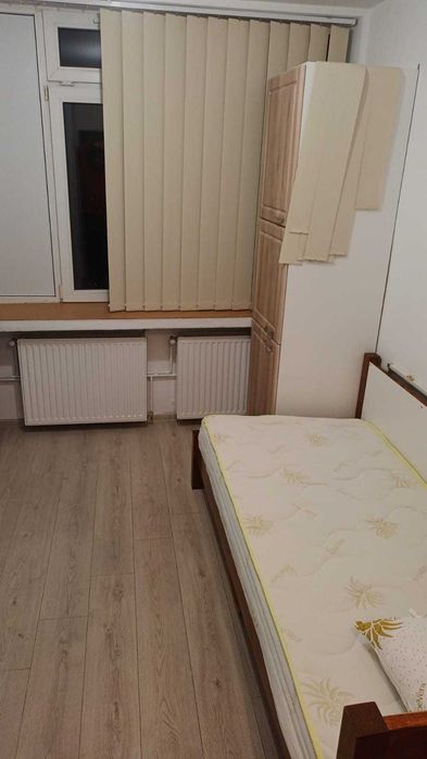 Vand camera cu baie si centrala proprie in Astra