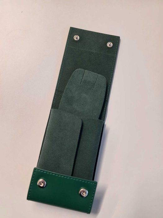 Rolex - два различни травъл кейса