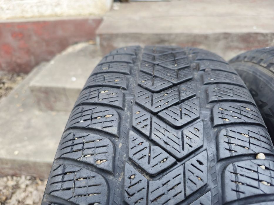 Vând cauciucuri Pirelli