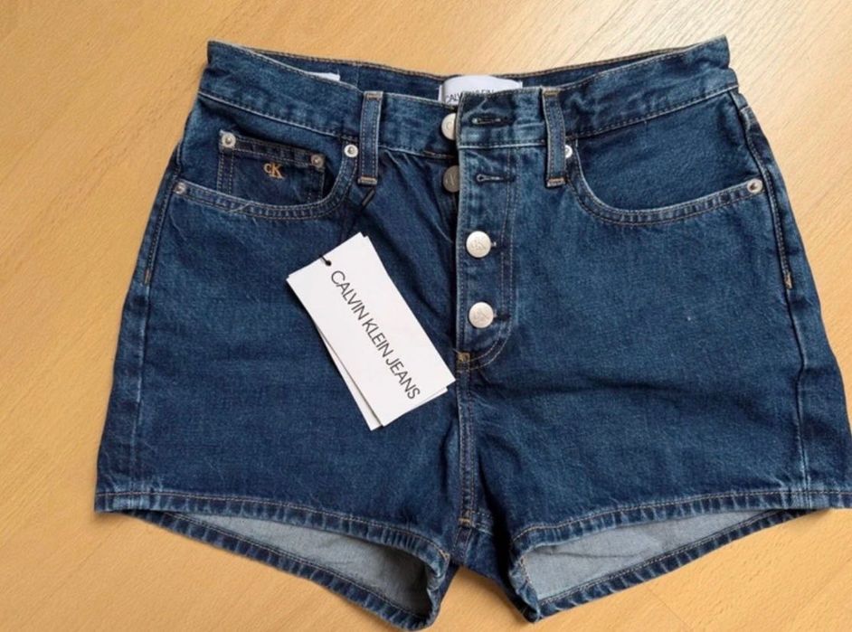 Къси дънкени панталони