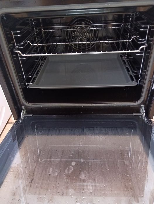 Свободно стояща печка с керамичен плот Бош Bosch с 2 години гаранция!