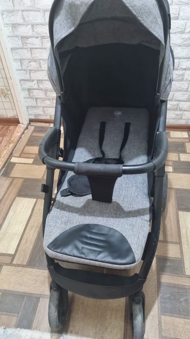 Детская коляска  . .