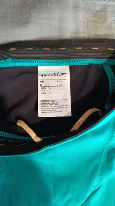 Продавам състезателен бански