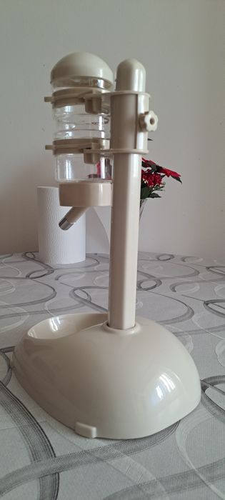 Dispenser apa pentru pisica/câine