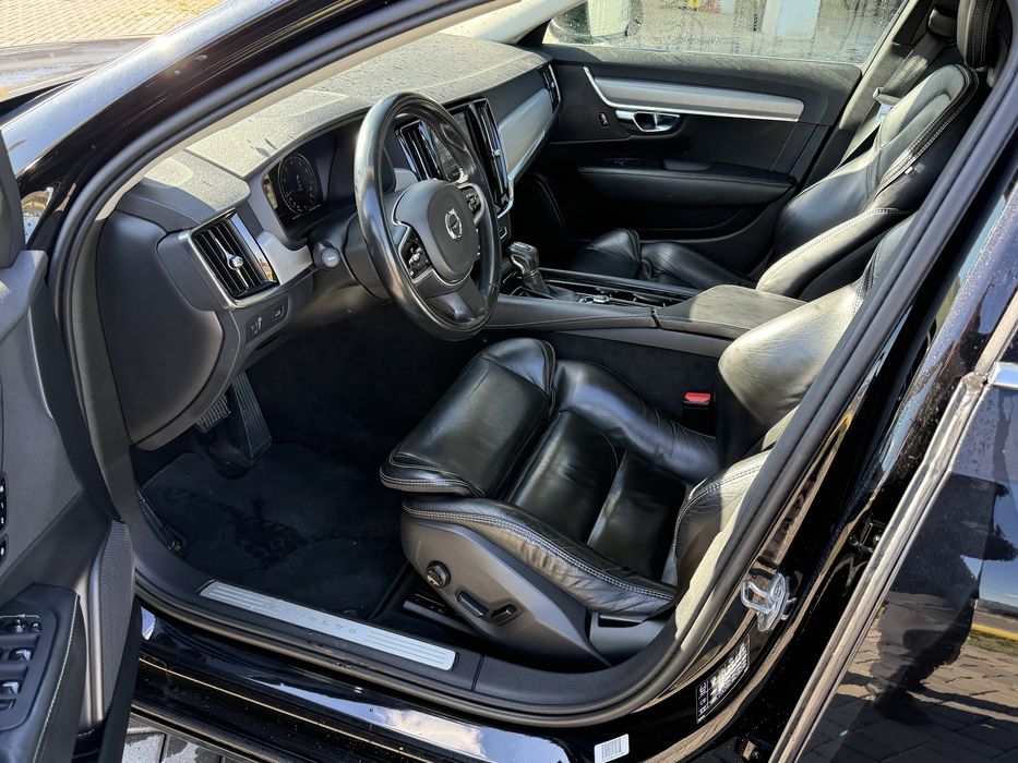 Volvo S90 T5 Momentum