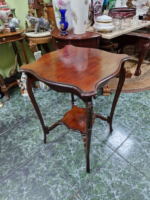 Антикварна английска Едуардинска махагонова масичка