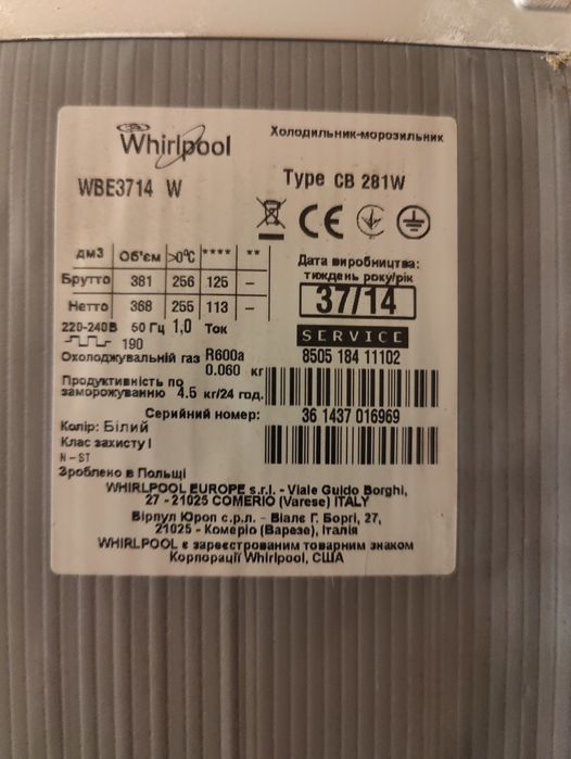 Продавам за части whirlpool хладилник с работещ долен фризер, размери 60/60/202 см.