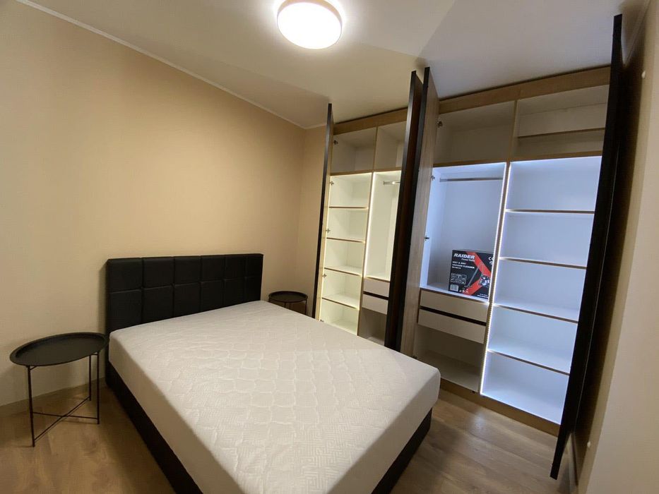 Дава се под наем Тристаен апартамент в Варна, Бриз - 95 кв.м за 1100 € - Снимка #8