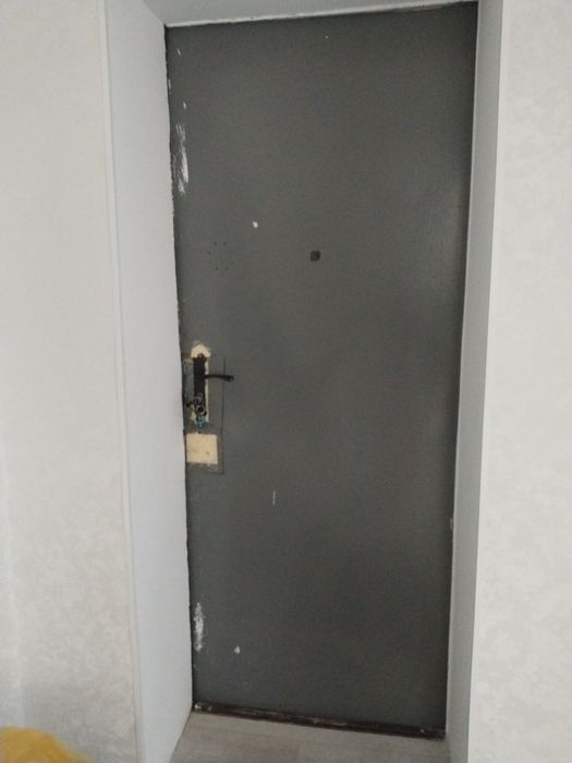 Продам железную дверь