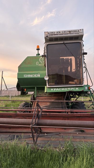 Продам комбаин енисей