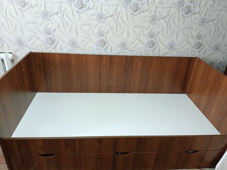 Продам кровать с матрасом