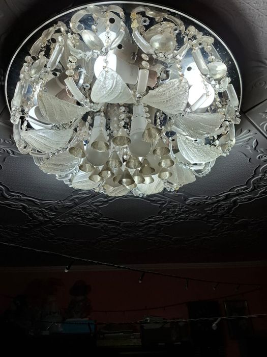 Продаю люстру в хорошем состоянии.