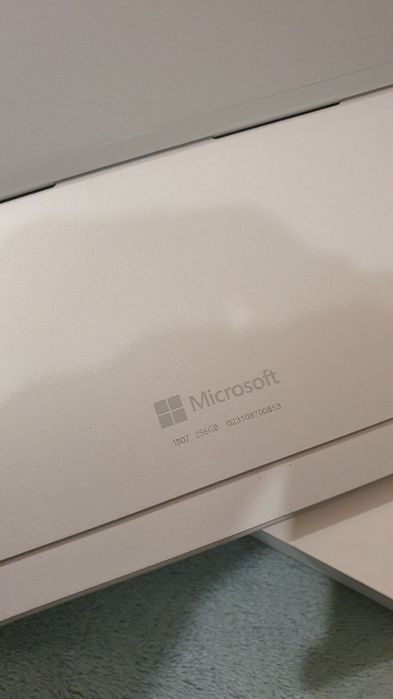 Microsoft Surface Pro 5 i5 256GB ssd 8GB Ram