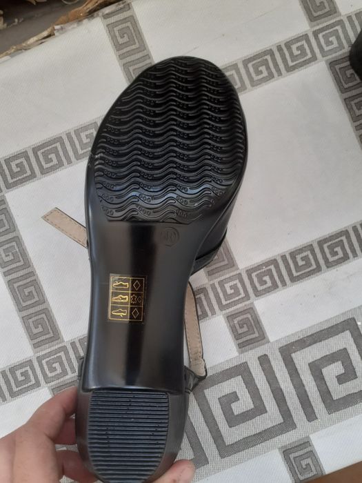 Vand rochie l 220 lei sandale nr 40 noi 100