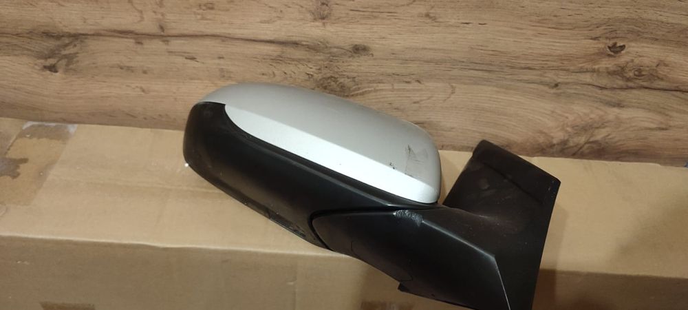 Продам правое зеркало Hyundai Accent