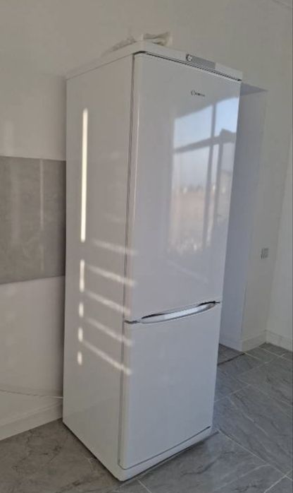 Холодильник Indesit
