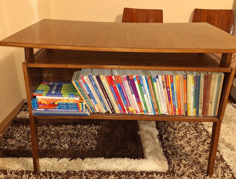 Birou lemn cu furnir.