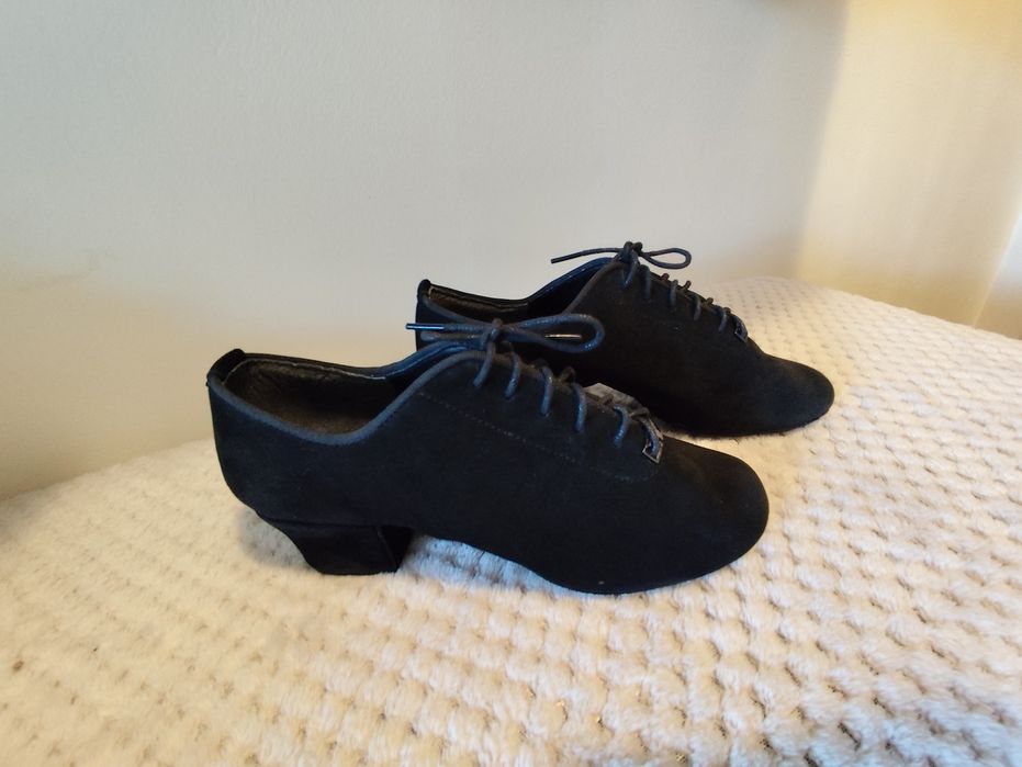 Професионални дамски обувки за спорте танци.