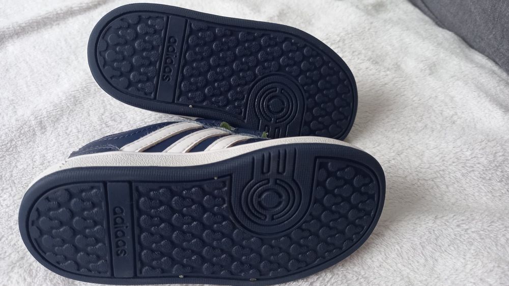 Маратонки Адидас номер 23