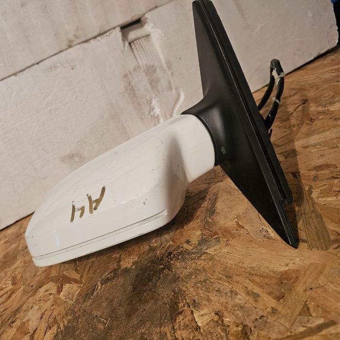 Огледало ляво за ауди а4 б8