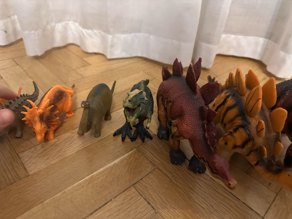 Dinozauri diverse marimi