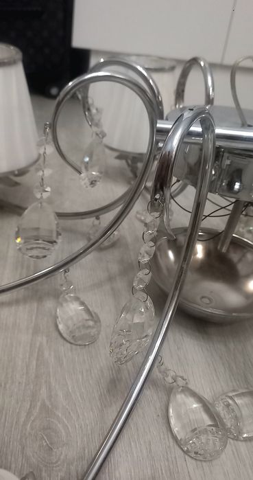 Стильная люстра в зал