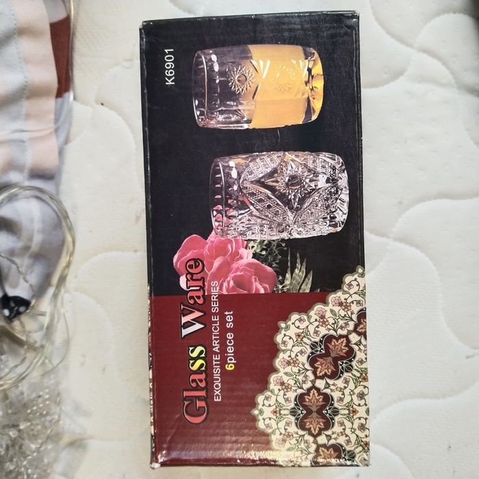 Стаканы в коробке