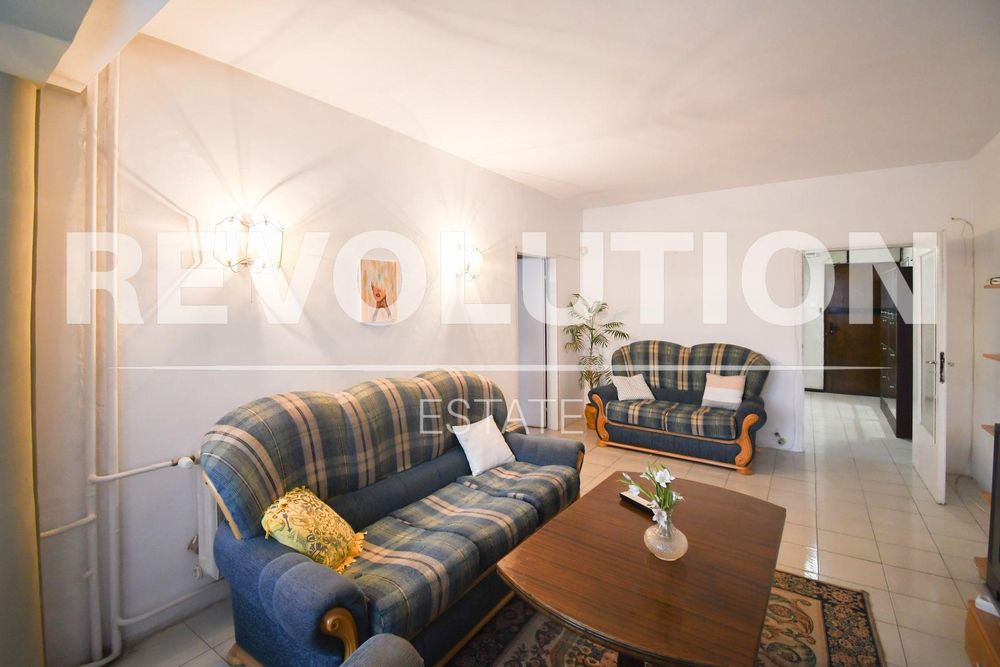 Дава се под наем Тристаен апартамент в София, Света Троица - 90 кв.м за 797.64 € - Снимка #2