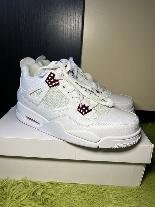 ЧИСТО НОВИ!  Nike Air Jordan 4 Red Tunder 43