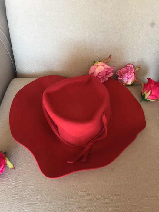 Шапки бомбе червена и кафява