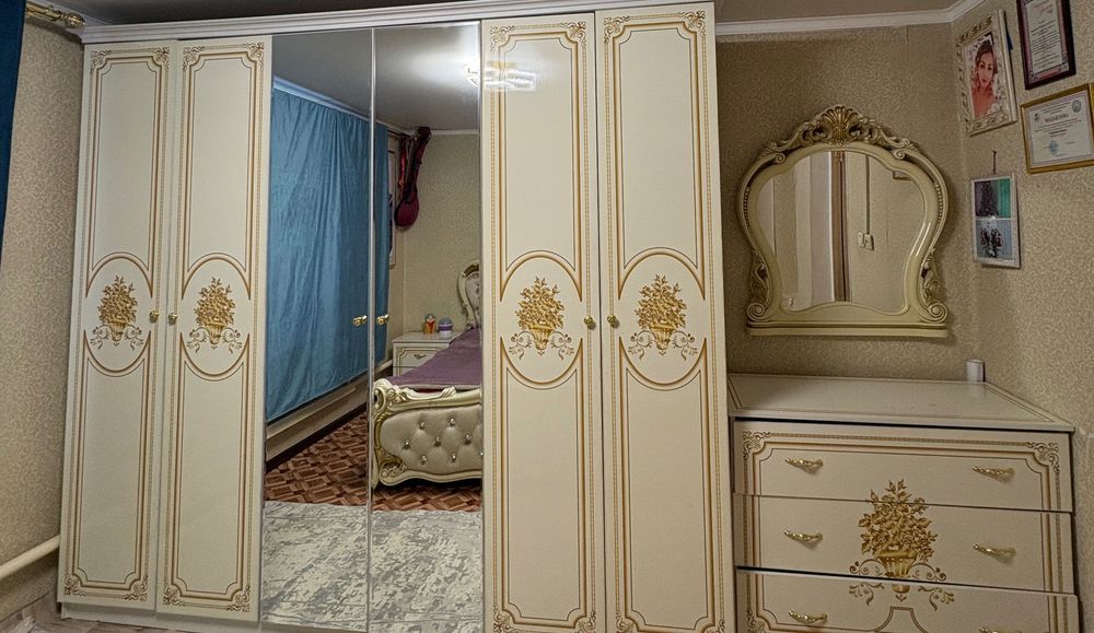 Спальные мебель с помплектом