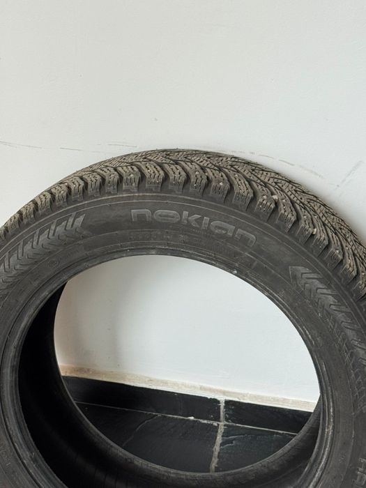 Срочно продам шины для камри 55