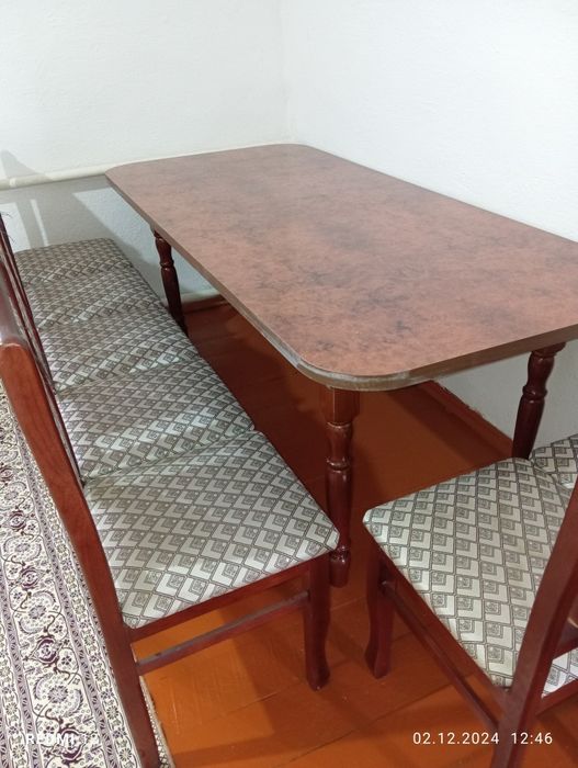 Стол и с стульями продается
