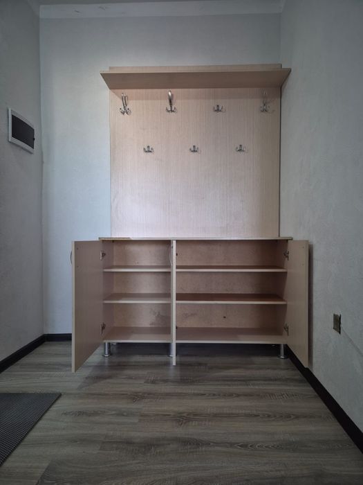 Шкаф в прихожую комнату