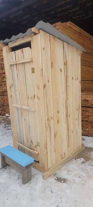 Обычный уличный туалет