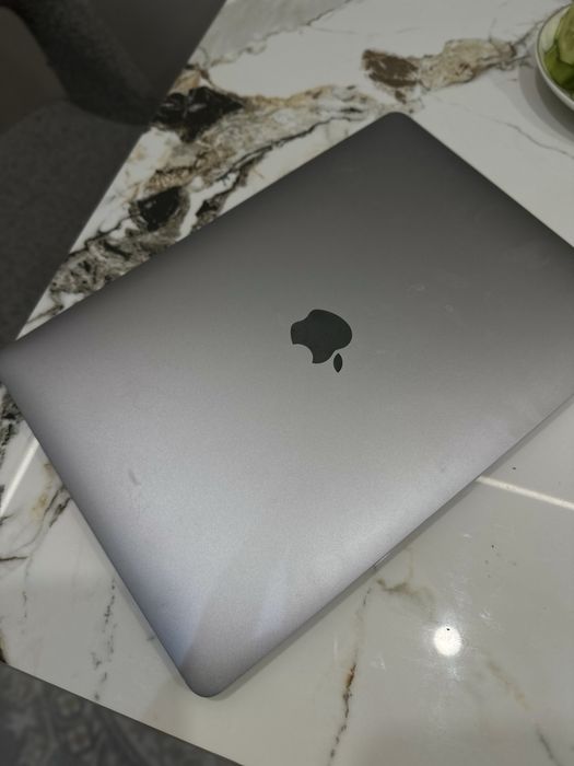 MacBook Air M1 (2020)