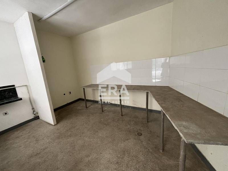 Голямо търговско помещение на хубава локация