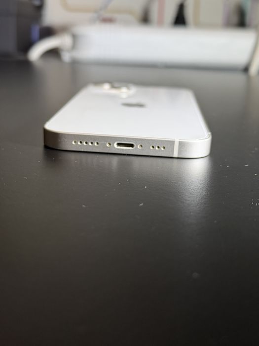 Iphone 13 128gb бял