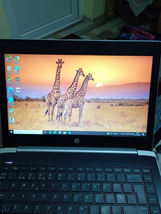 Vând leptop Hqmai multe detalii în privat.!