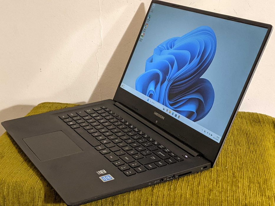 Laptop Medion Akoya E6246, Intel Pentium Silver N5000, ssd 256,ram 8Gb