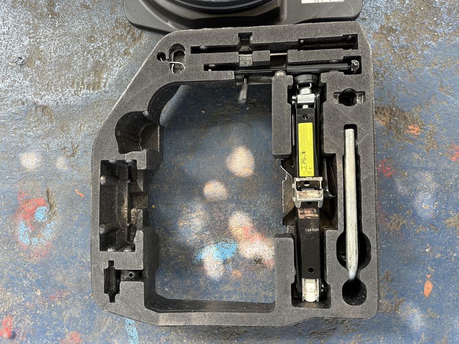 Set trusa cheie cric carlig audi a4 b8 a5 q5 a6 c7 a7
