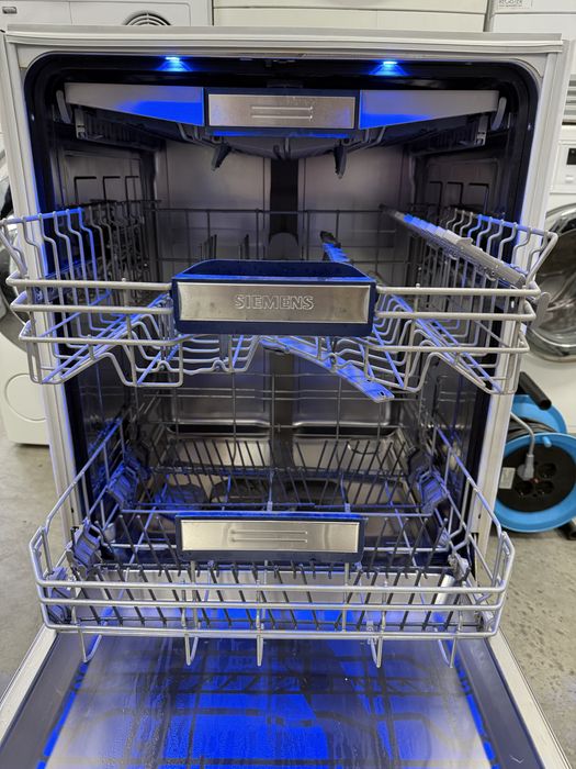 Съдомиялна машина SIEMENS с прожекция на времето