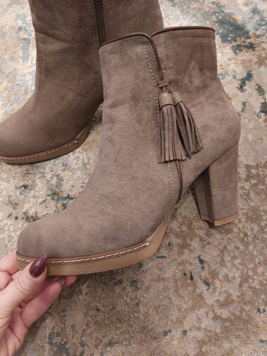 Cizme mărime 41. Noi.