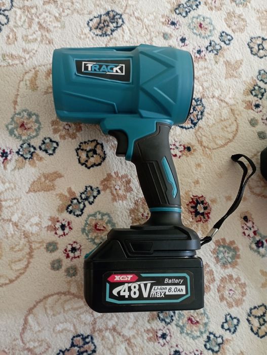 Продам воздуходувку на батарее