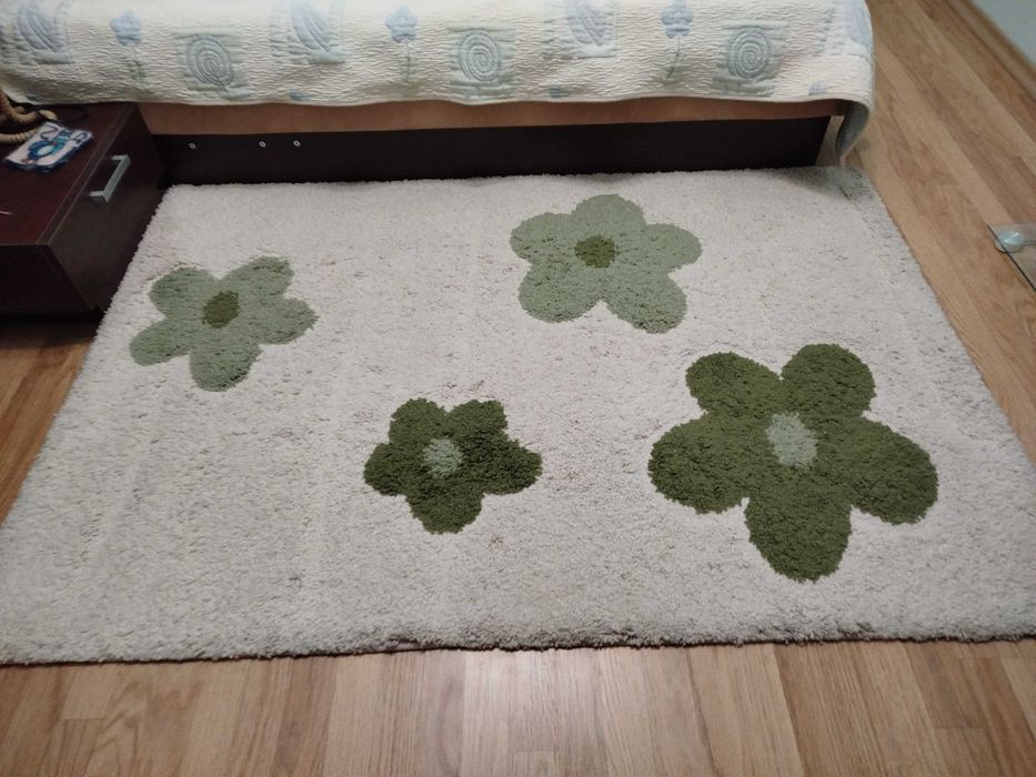 Продавам килим за всекидневна