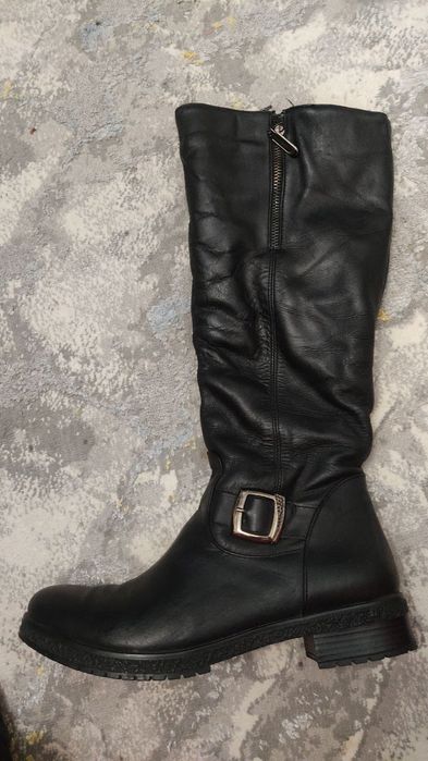 Продаются сапоги 40 размер кожа