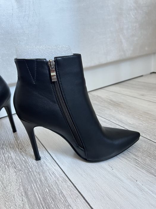 Продам ботинки женские