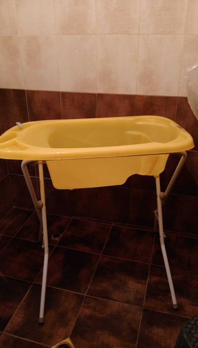 Продавам бебешко-детска вана  за къпане