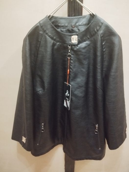 Женская кожаная куртка.